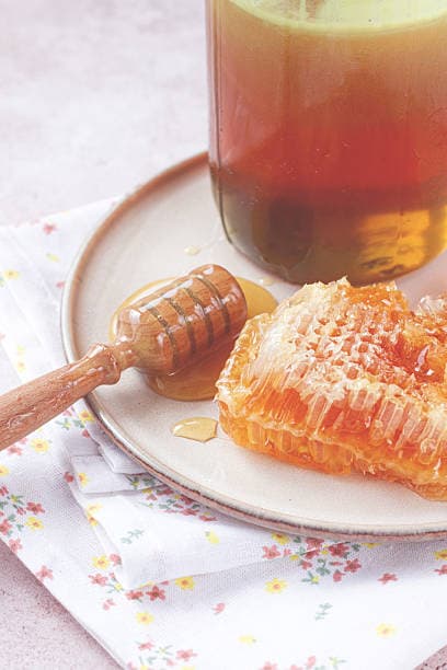 عسل طبیعی انتخابی سالم برای مصرف روزانه